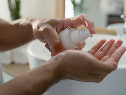 Hygienici na Vysočině prověřili kosmetické salony: Zakázaná látka TPO se v přípravcích neobjevila