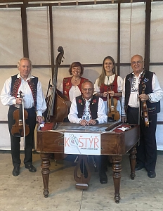 Posezení s cimbálovkou