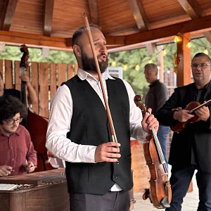 Sousedské posezení s cimbálovou muzikou